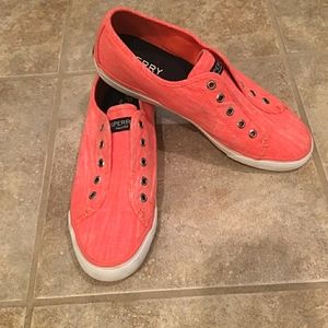 Slip on Sperry shoes